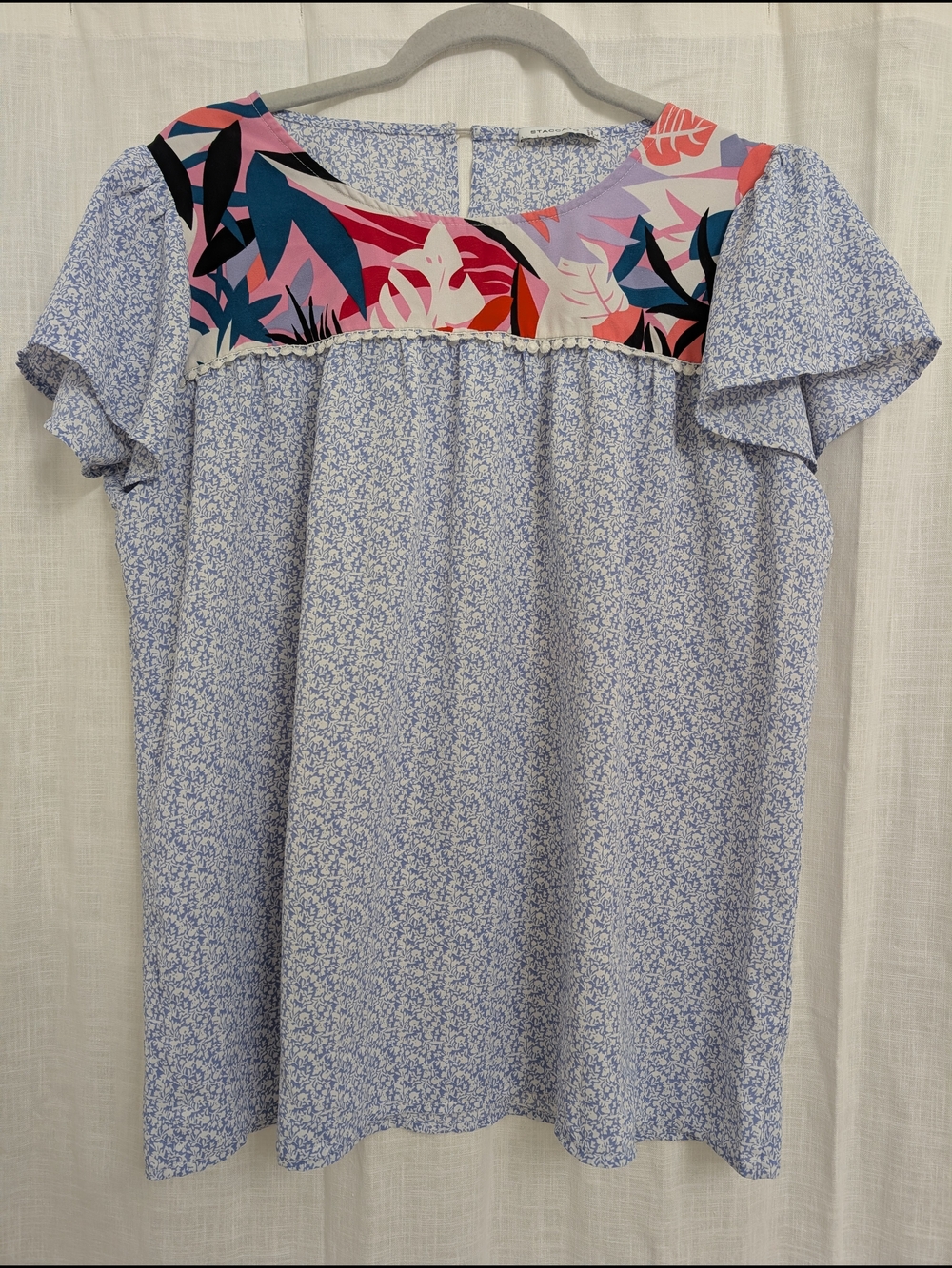Staccato Floral Flutter Sleeve Blouse Size L Blue White Tropical Yoke Top